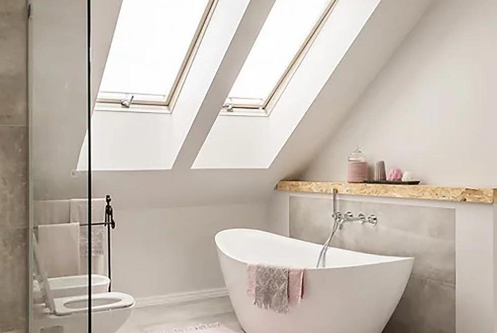 master bathroom with tub