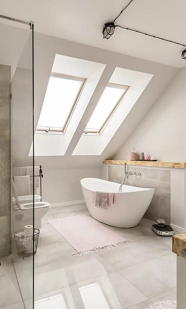 master bathroom with tub